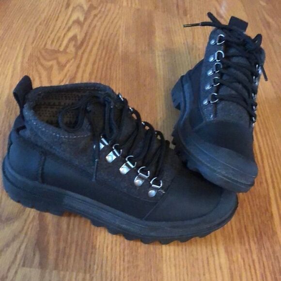 Tom’s rubber ankle boots sz 6 - Picture 1 of 7
